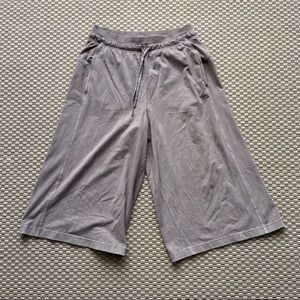 Lululemon cropped pants